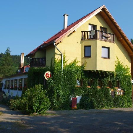 Hotel Kormoran Zlenice Екстер'єр фото