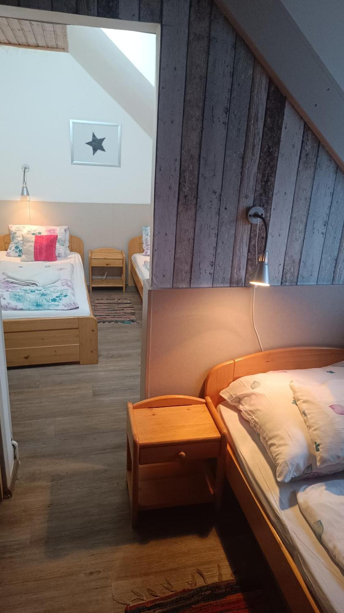 Hotel Kormoran Zlenice Екстер'єр фото