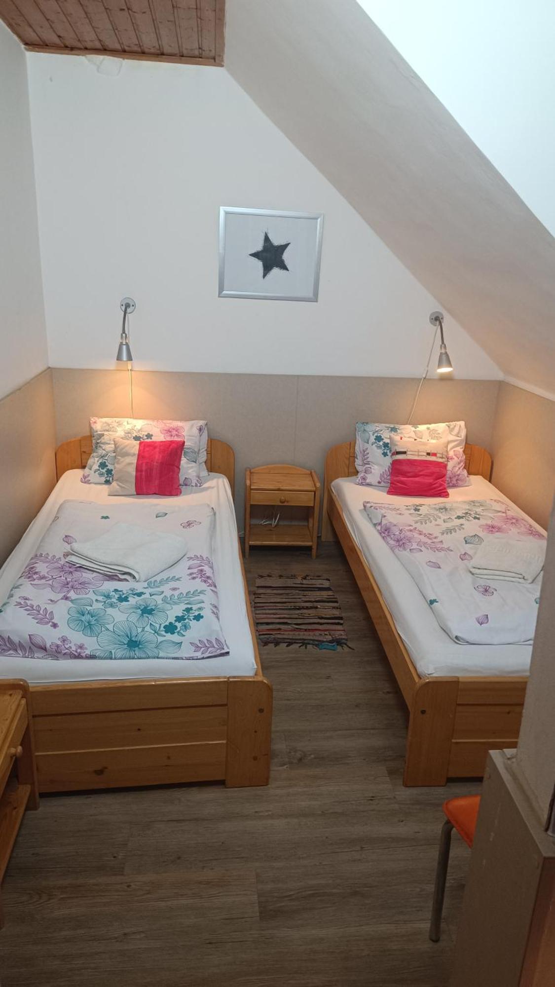 Hotel Kormoran Zlenice Екстер'єр фото