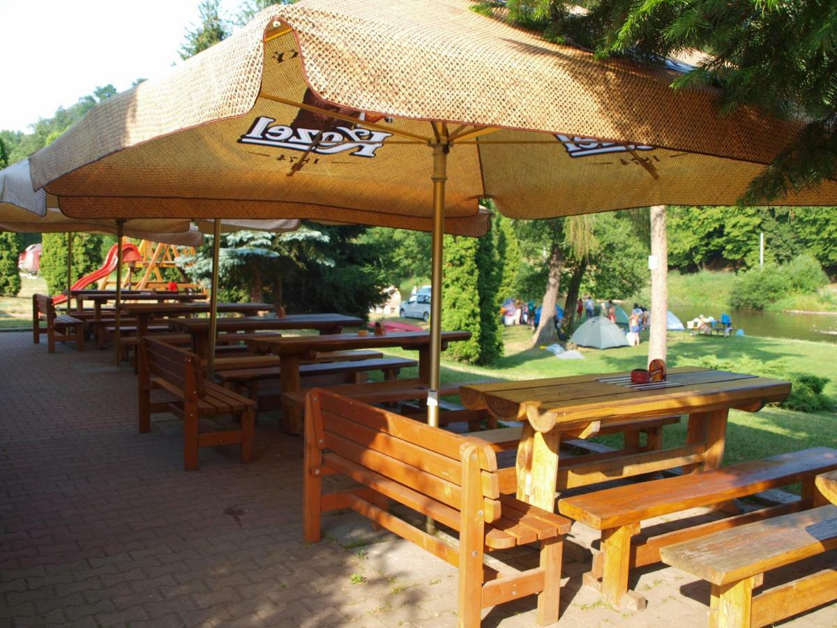 Hotel Kormoran Zlenice Екстер'єр фото